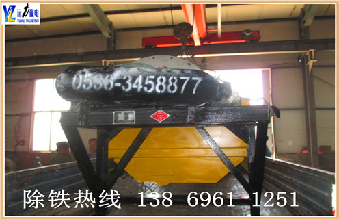 .ct永磁筒式磁選機(jī)參數(shù)一  　　濕式永磁筒式磁選機(jī)作為分離設(shè)備的不斷發(fā)展的結(jié)果可以提供一個(gè)完整的技術(shù),采礦及礦產(chǎn)行業(yè)的磁性濕分離.  　　2.ct永磁筒式磁選機(jī)參數(shù)二  　　產(chǎn)品型號(hào)和尺寸提供的濕式永磁磁選機(jī)尺寸的直徑,1200毫米和916毫米的長度可達(dá)3000毫米.三種基本的分隔設(shè)計(jì)可用于分選,粗加工和精加工/清潔應(yīng)用.每種類型可以提供在單一的感光鼓或多個(gè)鼓燧巖或磁鐵礦階段,以及用于恢復(fù)密介質(zhì)中的磁介質(zhì)植物.  　　3.ct永磁筒式磁選機(jī)參數(shù)三  　　濕式永磁筒式磁選機(jī)在固定的磁軛是一個(gè)組件,鍶-鐵素體永久陶瓷磁鐵.旋轉(zhuǎn)滾筒可與可選的橡膠或不銹鋼蓋.磁通模式會(huì)匹配以獲得最佳性能的容器配置.濕磁分離器直徑916×300毫米,是916系列中最小的滿量分隔,主要用于工業(yè)試驗(yàn).分離器可交付并發(fā),逆流和反旋轉(zhuǎn)版本.實(shí)驗(yàn)室使用的濕式永磁筒式磁選機(jī)磁場(chǎng)尺寸直徑600 x 285毫米和直徑.200×100毫米,適合于間歇或連續(xù)的測(cè)試.